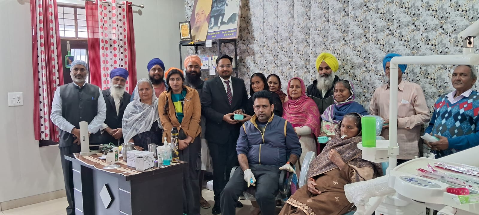डेरा लोह लंगर गुरुद्वारा चैरिटेबल सोसायटी नंगल खुर्द ने जरूरतमंद मरीजों को दांत बांटे।